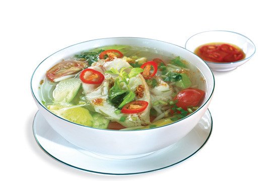 Bát canh chua cá lóc nóng hổi chuẩn vị gia đình