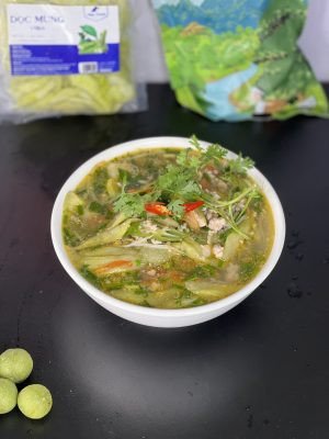 Bát canh chua dọc mùng thịt băm chuẩn vị Việt