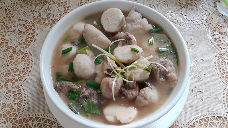 Bát canh khoai môn hầm xương nóng hổi thơm ngon