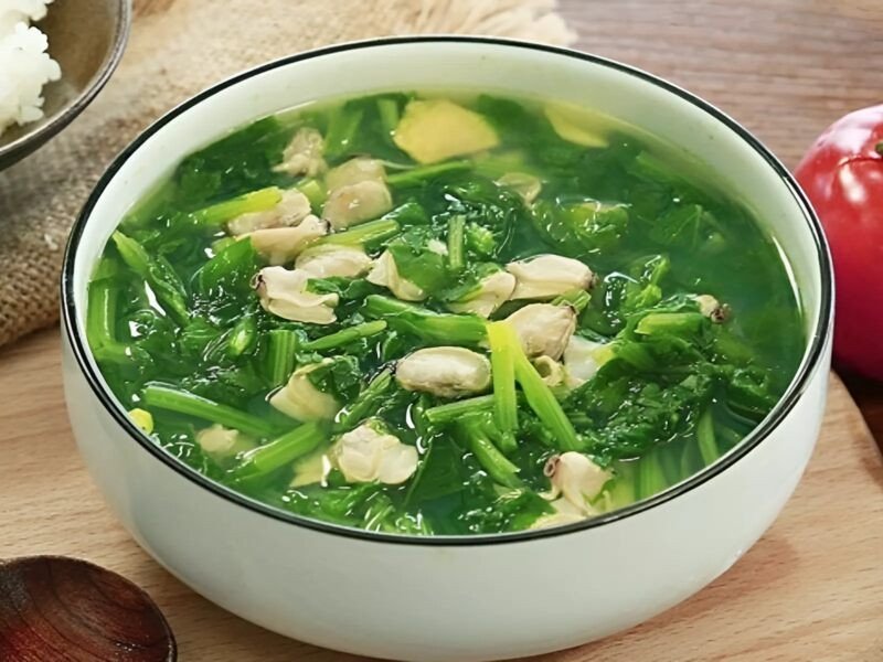 bát canh ngao rau cải xanh thanh mát