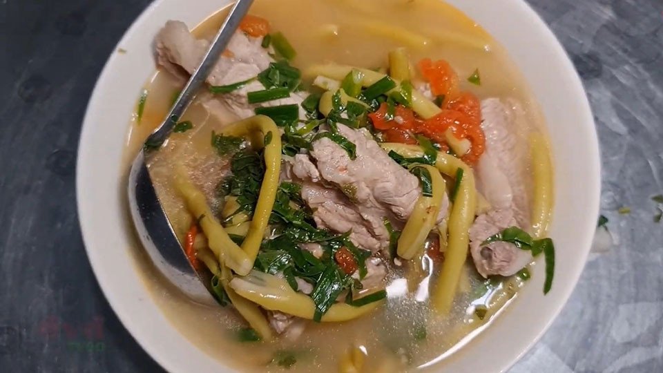 Bát canh ngó khoai nấu mẻ thành phẩm thơm lừng, hấp dẫn