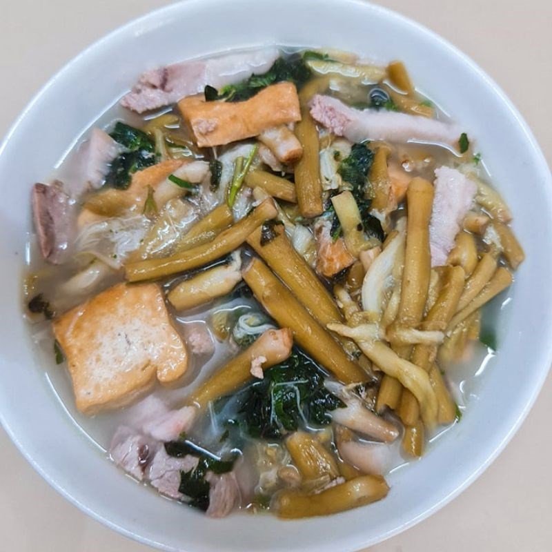 Bát canh ngó khoai nóng hổi, thơm ngon, không hề bị ngứa, mời gọi thực khách