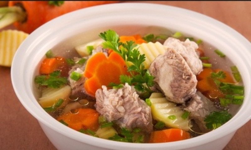 Bát canh nui sườn hầm nóng hổi bổ dưỡng