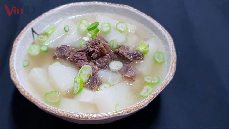 Bát canh thịt bò củ cải Hàn Quốc thơm ngon, thanh đạm