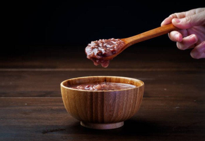 Bát cháo gạo lứt thơm ngon, bổ dưỡng sau khi hoàn thành