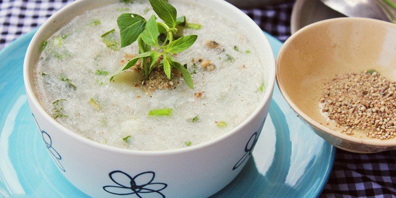 Bát cháo Gấu Đỏ ăn liền được thêm rau xanh, gợi ý cách bổ sung dinh dưỡng