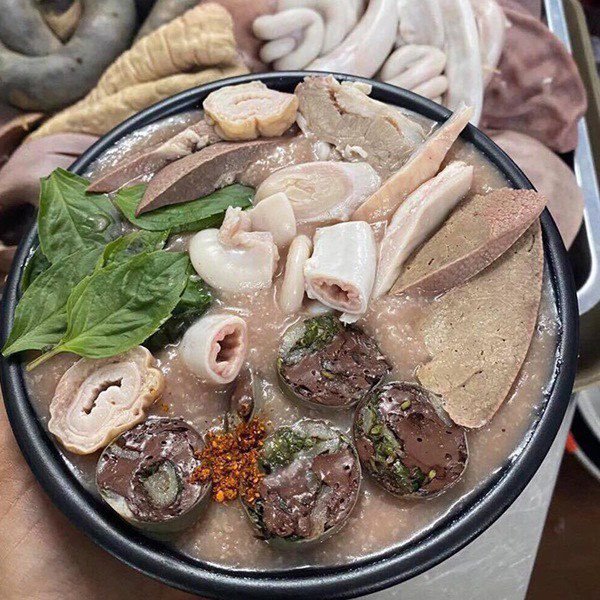 Bát cháo lòng miền Bắc hấp dẫn, đầy đặn