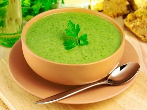 Bát cháo lươn nấu cùng rau cải xanh thơm ngon cho bé