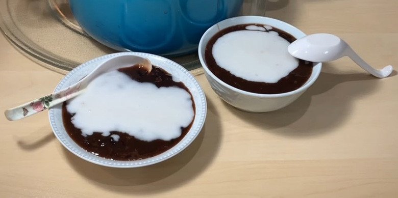 Bát chè bột sắn dây đậu đen thơm ngon