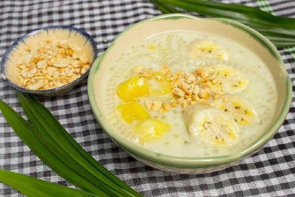 Bát chè chuối khoai lang dẻo thơm nóng hổi