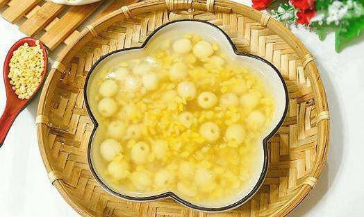 Bát chè đậu xanh hạt sen, món ăn bổ dưỡng với hạt sen trắng và đậu xanh mềm mịn
