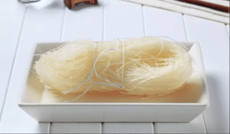 Bát miến gà trộn đầy đủ topping thơm ngon