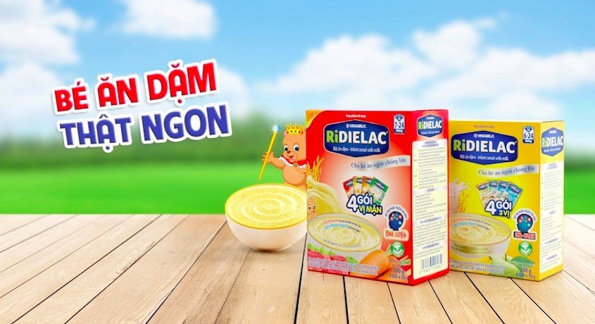 Bé ăn dặm chuyển dần từ bột ngọt sang bột mặn
