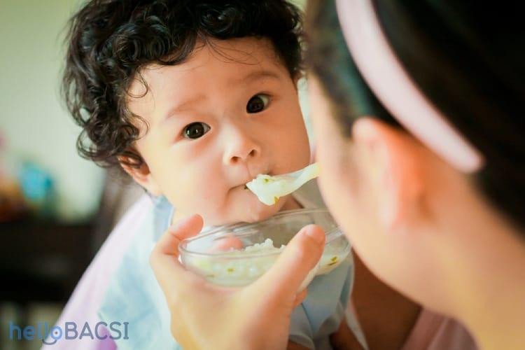 Bé ăn dặm với cháo lươn bổ dưỡng