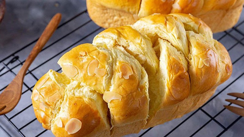Bí quyết ăn bánh mì hoa cúc mà không lo tăng cân