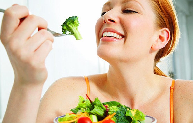 Bí quyết ăn bánh rợm kèm rau xanh để kiểm soát calo hiệu quả