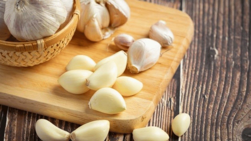 Bí quyết chọn tỏi tươi ngon, tép chắc khỏe cho món xào