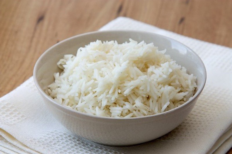 Bí quyết pha bột đổ bánh xèo giòn lạ miệng với cơm nguội xay nhuyễn, tăng độ xốp và hấp dẫn.