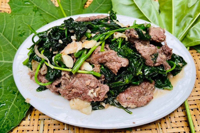 Biến tấu món rau mì chính với thịt bò