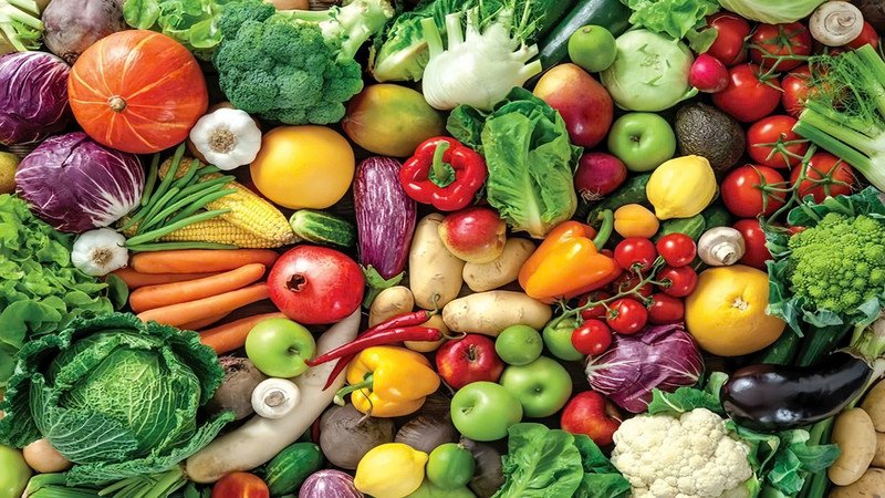 Bổ sung rau xanh và thực phẩm giàu chất xơ khi ăn giò bò để cân bằng dinh dưỡng và kiểm soát calo.