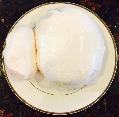 Bột năng đã nhào mịn để làm vỏ bánh bột lọc trong suốt