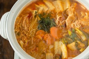 Bữa ăn lẩu kim chi Hàn Quốc ấm cúng
