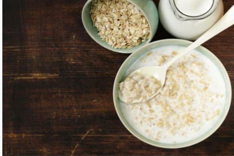 Bữa sáng cháo yến mạch sữa tươi hỗ trợ giảm cân