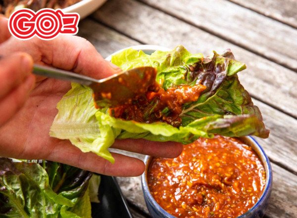 Bữa tiệc thịt nướng Hàn Quốc hấp dẫn với nhiều món ăn kèm