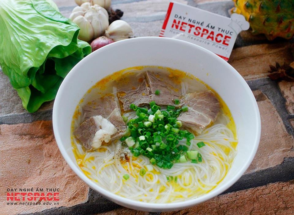 Bún bò Huế trình bày đẹp mắt, kích thích vị giác
