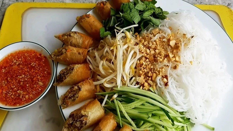 Bún chả giò chay vàng giòn hấp dẫn