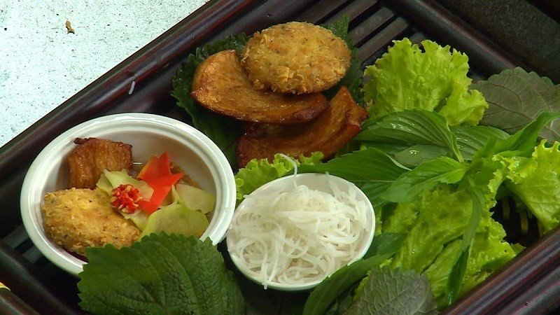 Bún chả Hà Nội chay nước mắm chua ngọt