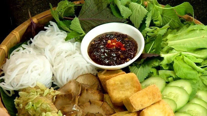 Bún đậu mắm tôm chay với chả cốm và đậu hũ
