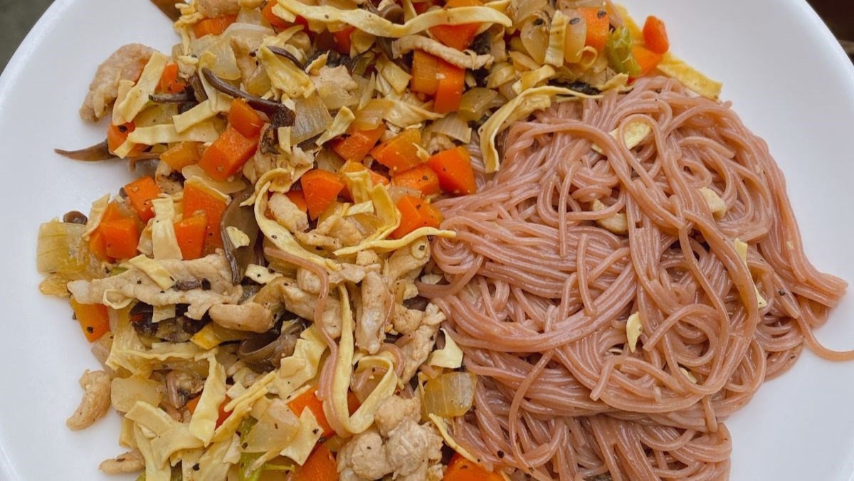 Bún gạo lứt trộn hoàn chỉnh