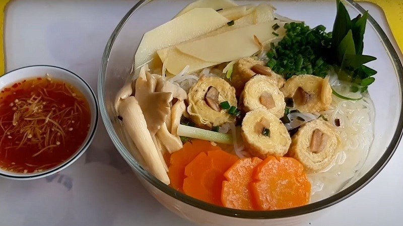Bún măng chay với nấm và măng giòn ngon