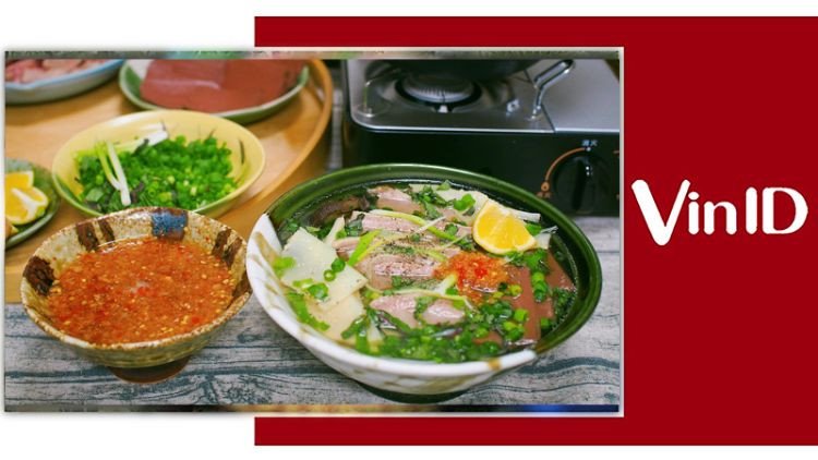 Bún măng vịt nấu măng tươi với màu sắc hấp dẫn