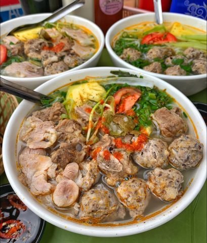 Bún sườn chua là món ăn có hương vị đặc trưng của Hà Nội