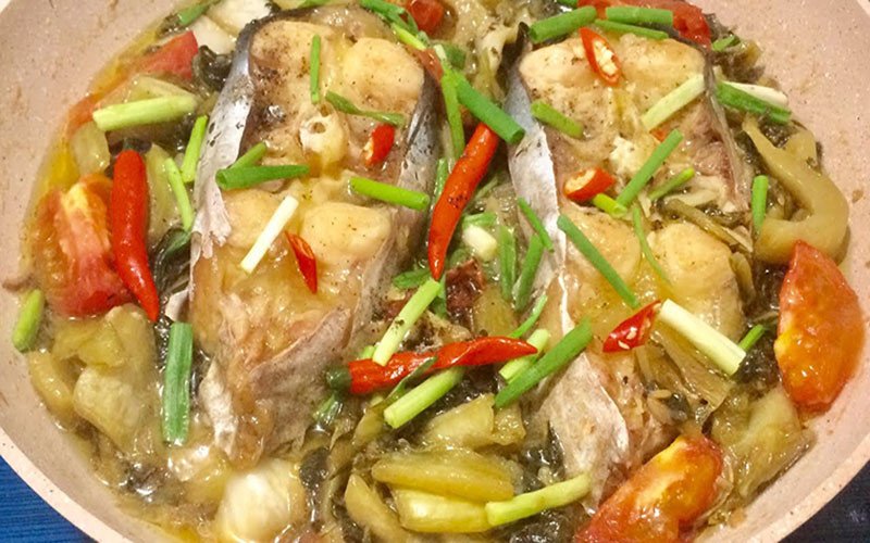 Cá basa kho dưa chua dịu nhẹ, kích thích vị giác