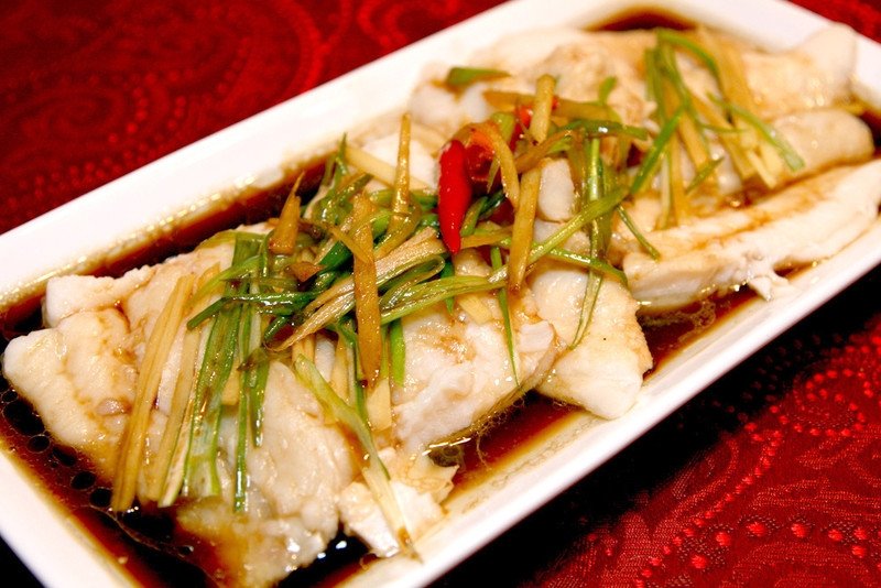 Cá basa phi lê hấp hành gừng