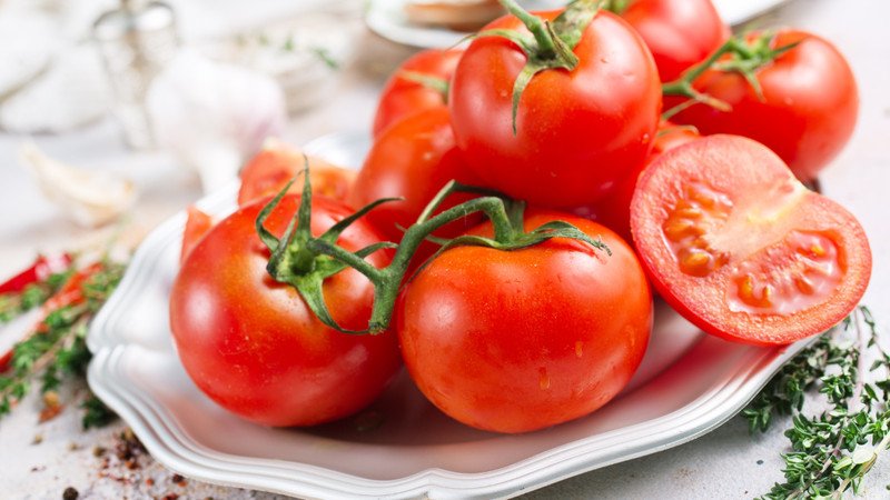 Cà chua tươi cung cấp vitamin C và A cho sức khỏe