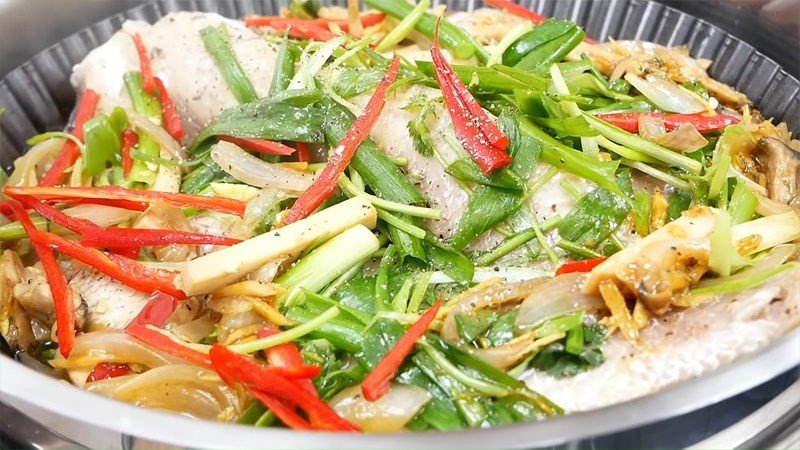 Cá diêu hồng hấp với các loại rau thơm