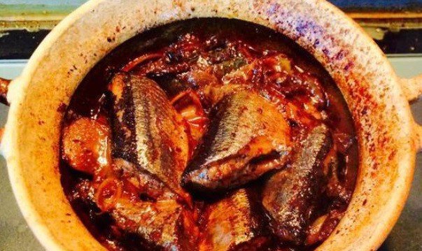 Cá nục kho riềng sả đã cạn nước