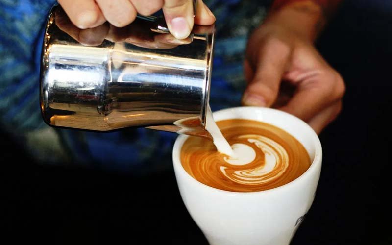 Cà phê sữa tươi: lượng calo và giá trị dinh dưỡng.