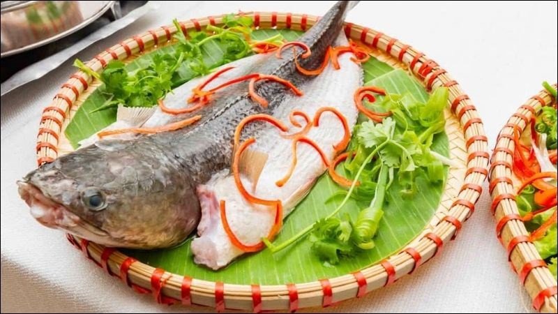 Cá quả hấp là một món ăn đơn giản, dễ thực hiện và ít calo