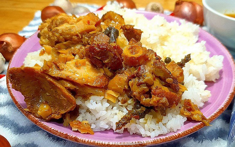 cá trắm kho riềng vàng óng