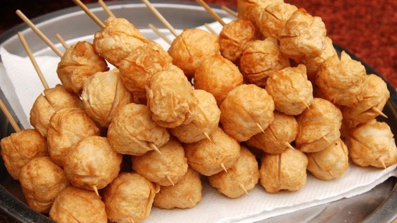 Cá viên chiên chứa nhiều dầu mỡ có thể dẫn đến tăng cân không kiểm soát