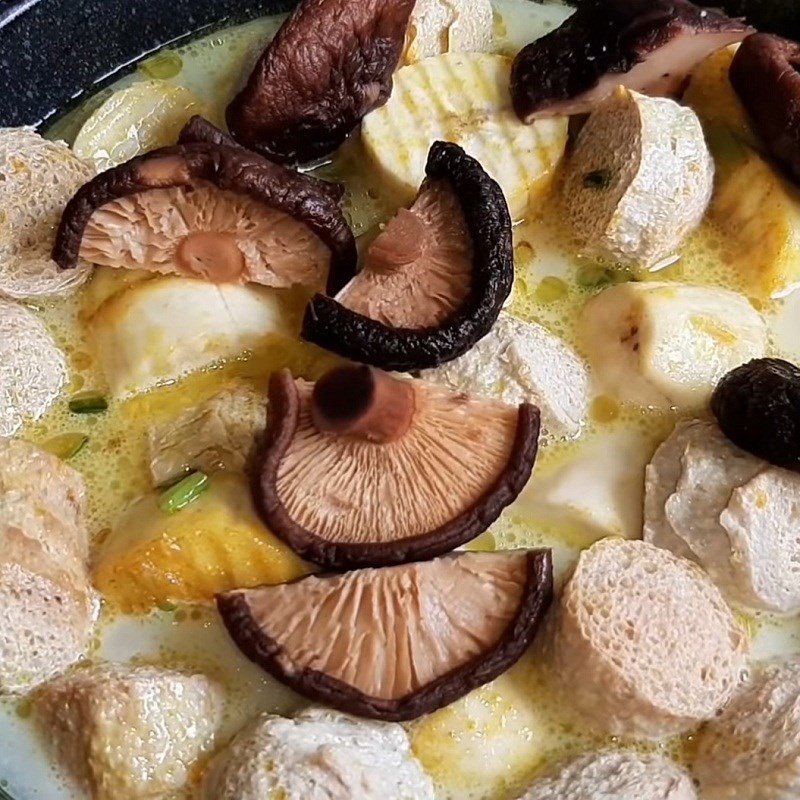 Các bước nấu canh chuối xanh lá lốt với nấm