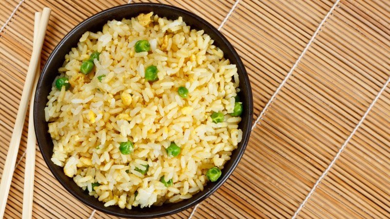 Các cách đơn giản để giảm calo trong cơm chiên