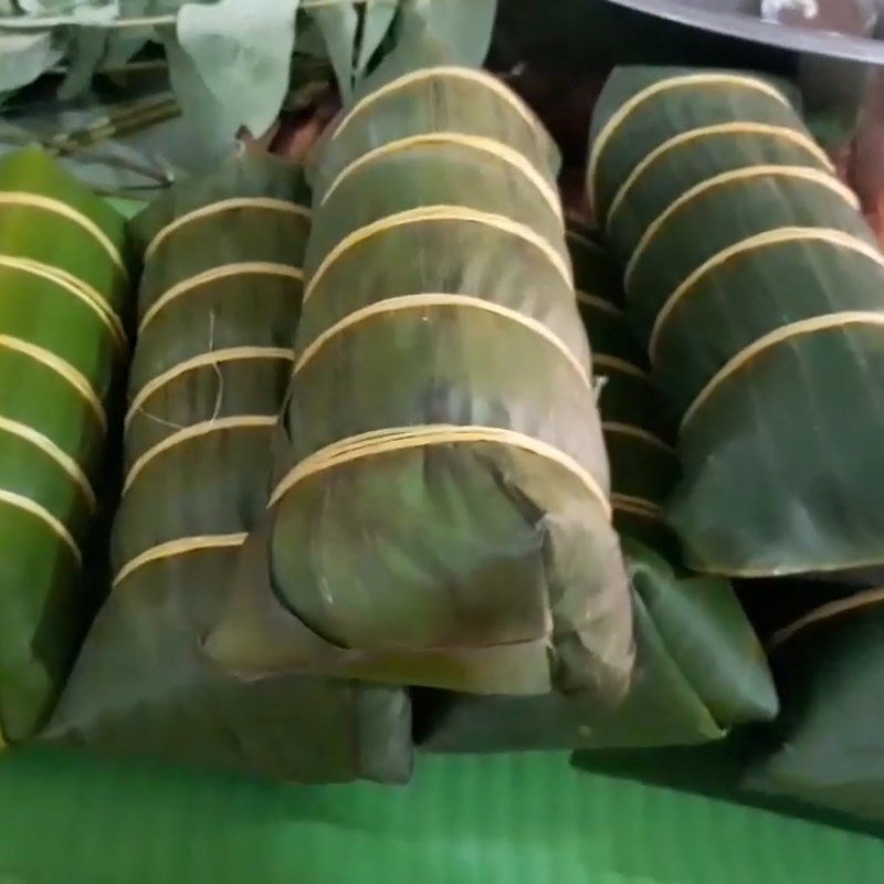 Các đòn nem thịt nạc đang được ủ lên men