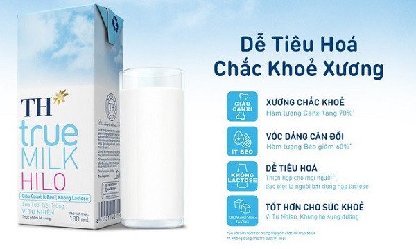 Các hộp sữa TH HILO 180ml xếp chồng, minh họa giải pháp dinh dưỡng tiện lợi với lượng calo được kiểm soát.