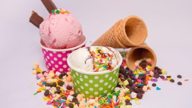 Các loại kem khác nhau với thông tin calo giúp bạn dễ dàng so sánh lượng calo trong kem socola vỏ giòn